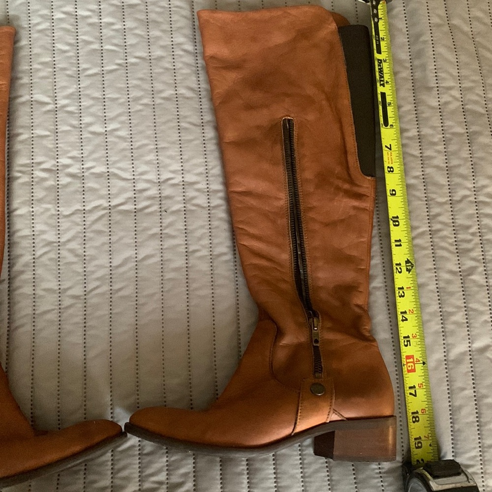 tan boots size 38 from Brown’s elastic stretch on the back calf’s leather